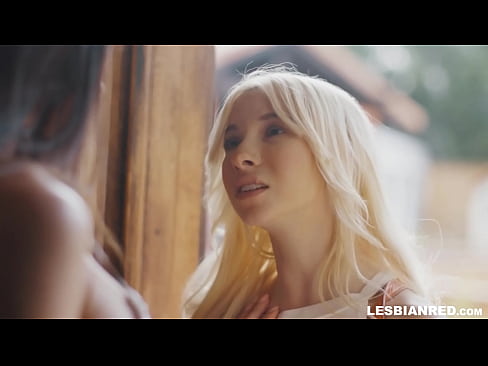 ❤️ A nena chega a casa uns meses despois e acaba comendo o coño da súa madrastra ️  Sexo en nós