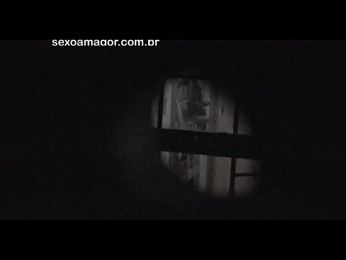 ❤️ Blondie é gravada en segredo por un voyeur do barrio escondido detrás de ladrillos ocos ️ Sexo en nós